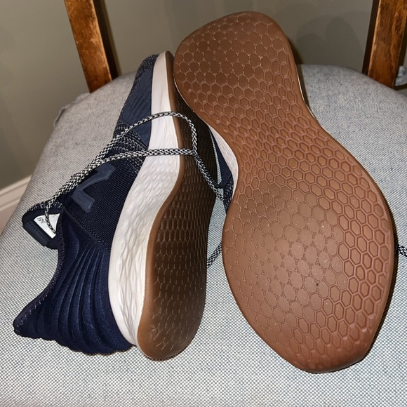 New Balance sneakers (barely worn) - size 10 men’s - Picture 4 of 5